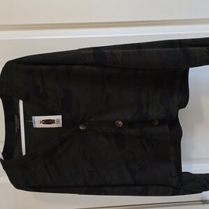 Dark camouflage size large lightweight sweater